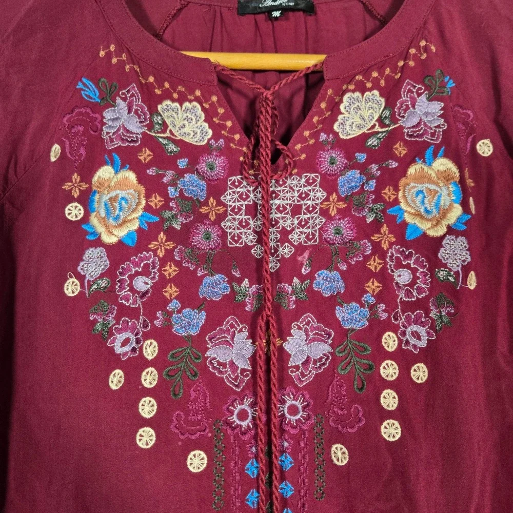 Andree by UNIT Embroidered Floral Peasant Top‎ Medium Burgundy Boho Hippie Rayon
